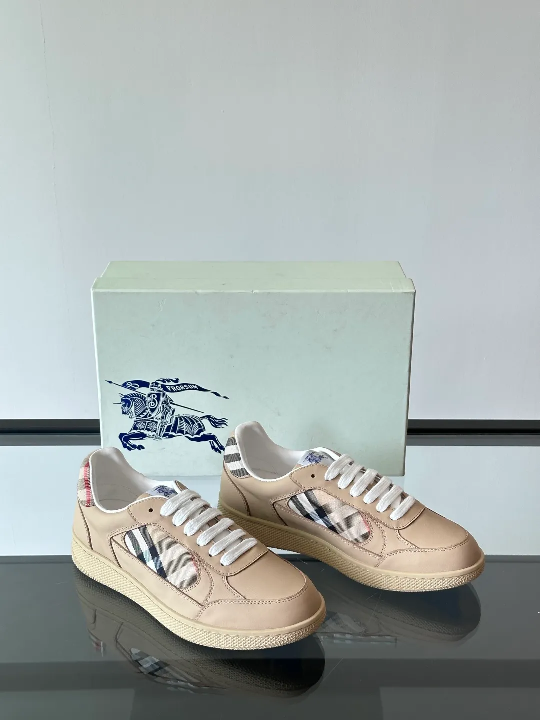 Men's shoes 💰p420 "Burberr＊" men's classic low-top sneakers, reinterpreted with Vintage retro plaid cotton and cowhide materials, decorated with a new brand logo. First-layer sheepskin lining, embossed Burberry lettering logo on the heel, T men's shoes 💰pU original outsole! Code number 38-44 (45 customized)